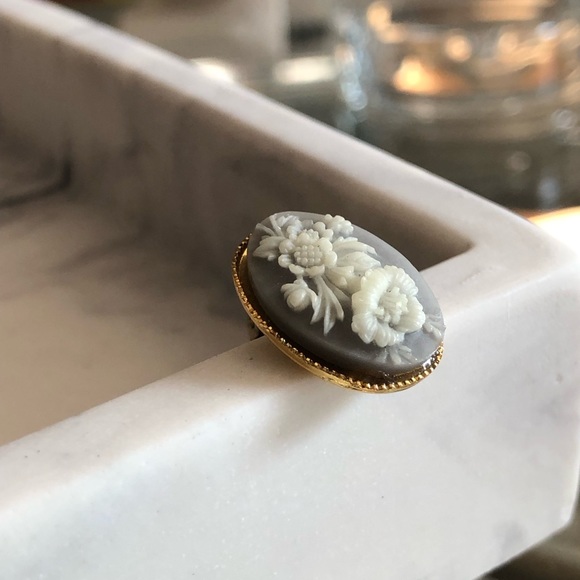 Vintage cameo earrings signed - Picture 8 of 9